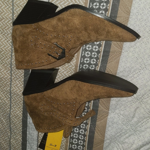 Seven7 Brown Faux Suede Dallas Ankle Boots Size 9 - Picture 3 of 4